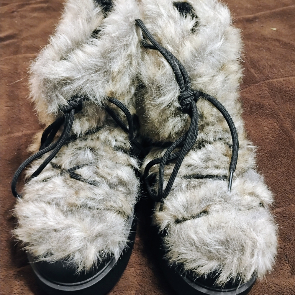Just Fab Women's Faux Fur Winter Boots. . Rare And Out Of Stock At Stores. Obo. - Picture 2 of 8